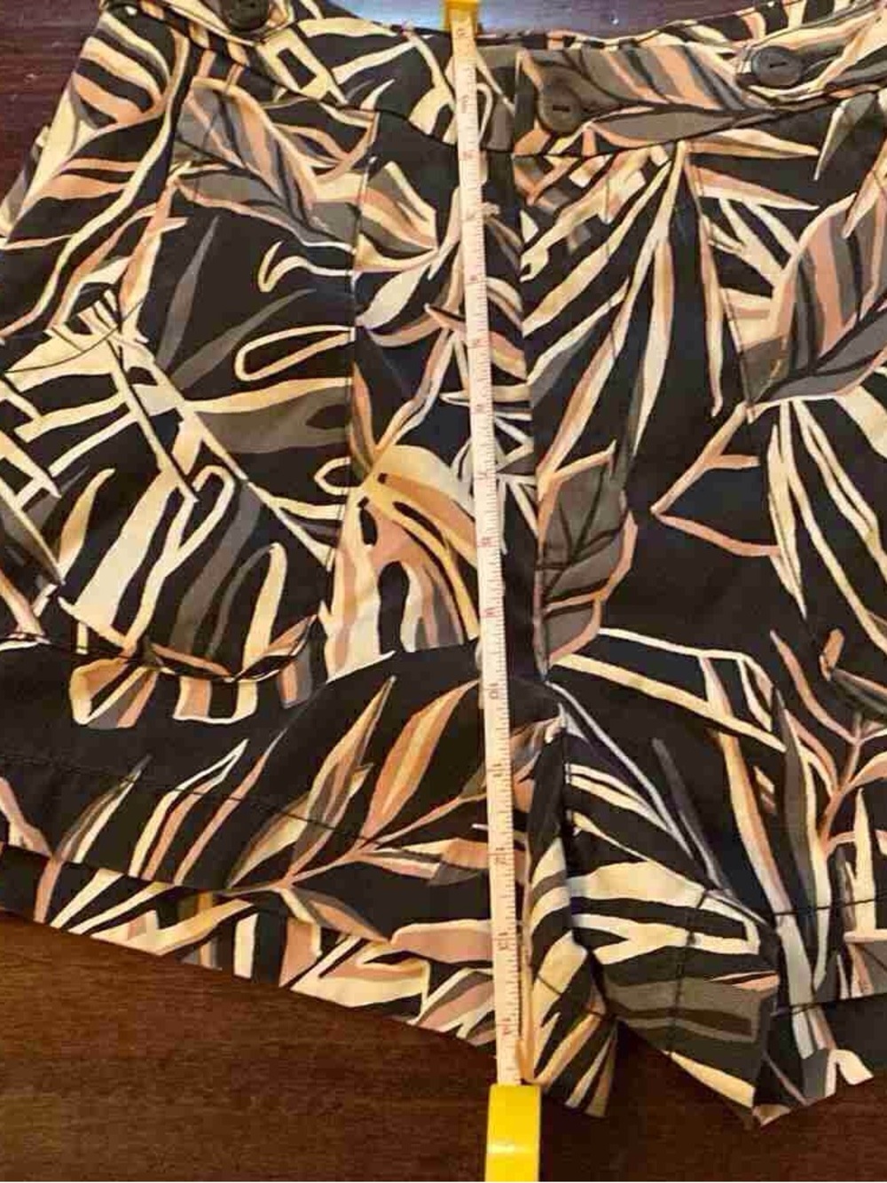 Tropical Leaf Print Women’s Shorts - Black and Tan - Picture 3 of 3